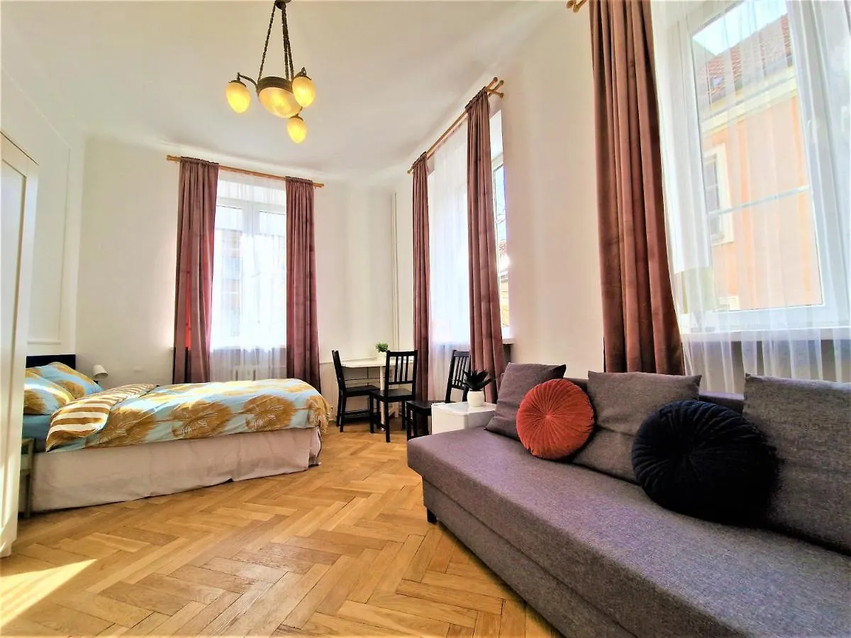 Guest house J&W Apartments Swietojanska Rooms Warsaw